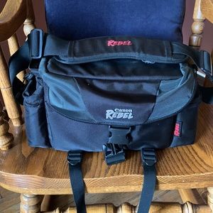 Canon camera bag with many pockets, zippers, straps, 5 inside compartments. EUC
